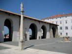 Carpacciov trg s Taverno, stebrom sv. Justine in fontano v Kopru
