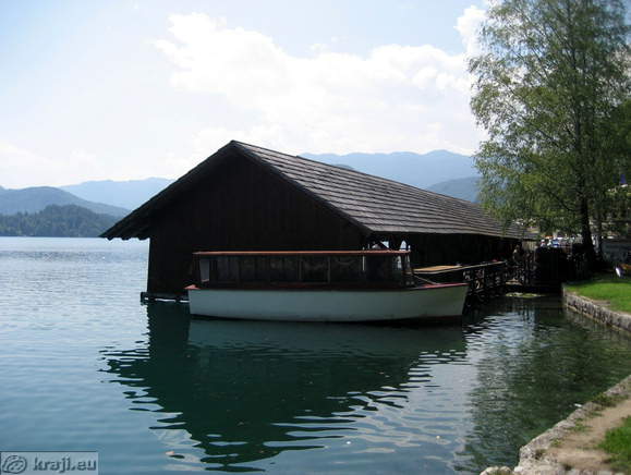 Čolnarna, kjer izposojajo čolne