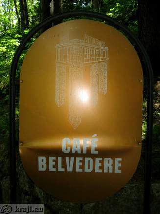 Tabla za Cafe Belvedere pri parkirišču