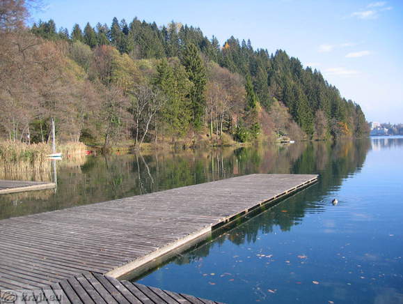 Pogled na pomol na Blejskem jezeru