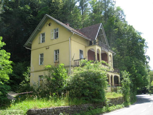 Propadajoča vila