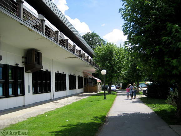 Sprehajališče pod Kavarno Park