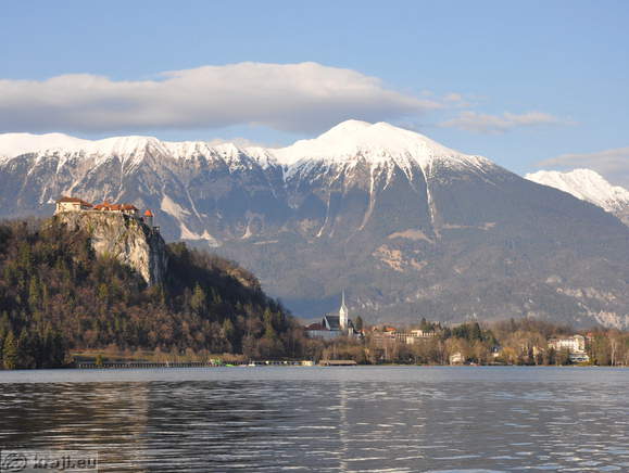 Blejski grad in cerkev sv. Martina iz pletne