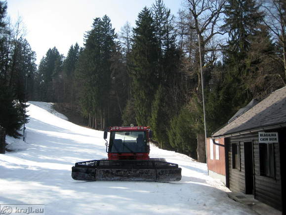 Snow groomer