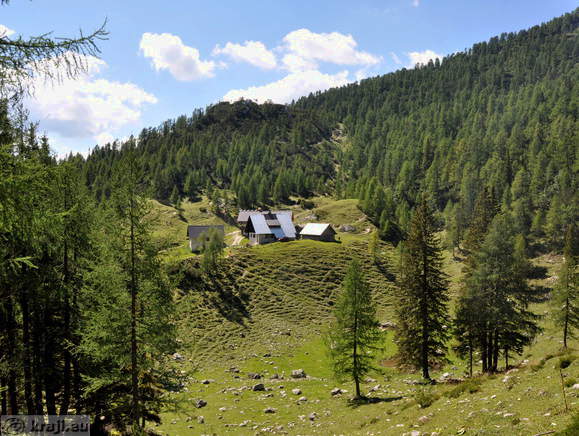 Walking Trail: Blejska koca na Lipanci Mountain Hut - Debela pec