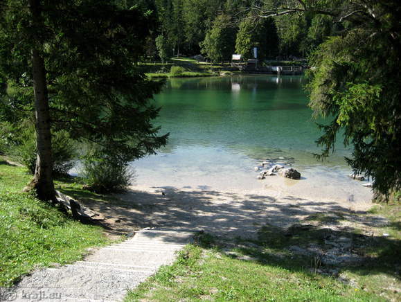 Pogled na Bohinjsko jezero s peš poti