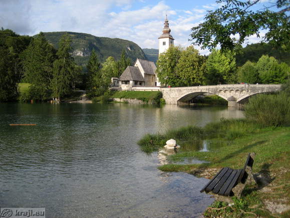Cerkev sv. Janeza Krstnika in Bohinjsko jezero