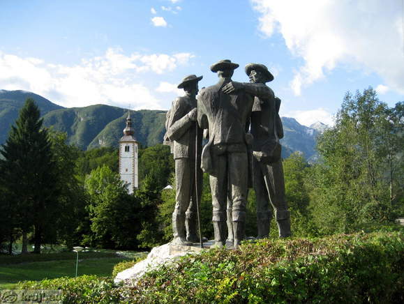 Spomenik štirim srčnim možem v Bohinju