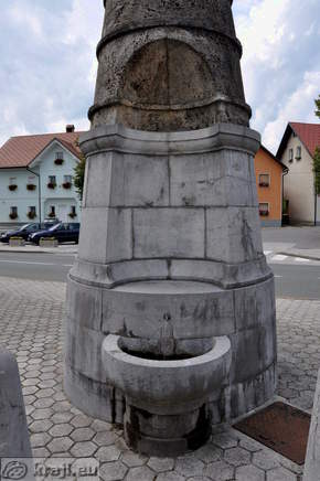 Spomenik Davorinu Jenku (arhitekt Jože Plečnik in Anton Bitenc ter kipar Lojze Dolinar)