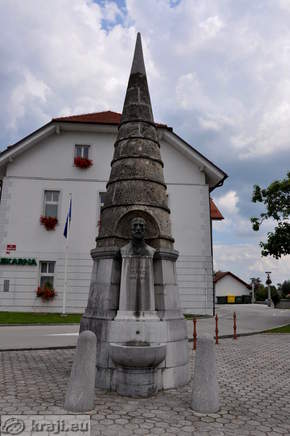 Spomenik skladatelju Davorinu Jenku