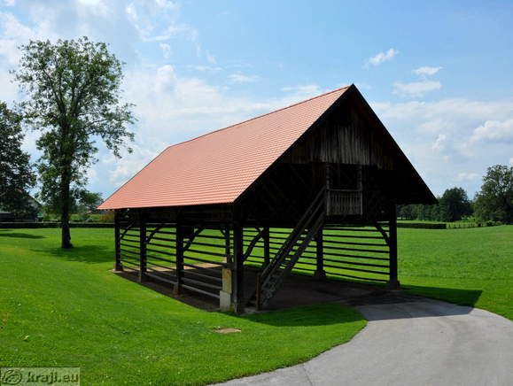 Strmol Castle - Hayrack