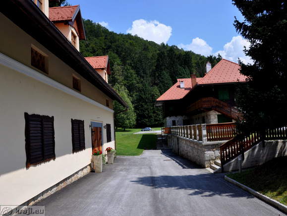 Stable beside Svicarija