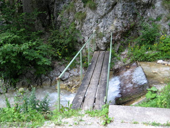 Brv čez potok Reka