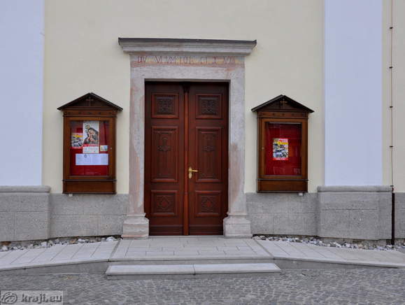 Cerkev sv. Jurija - Vhod