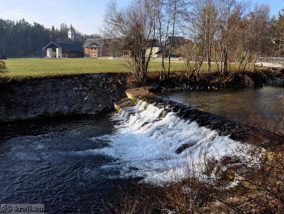 Majhen slap na začetku poti