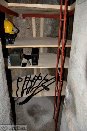 Lestev na vrh bunkerja