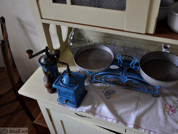 Balance and coffee mill