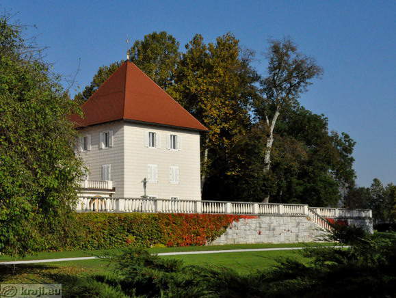 Pogled na jugovzhodni stolp gradu Brdu