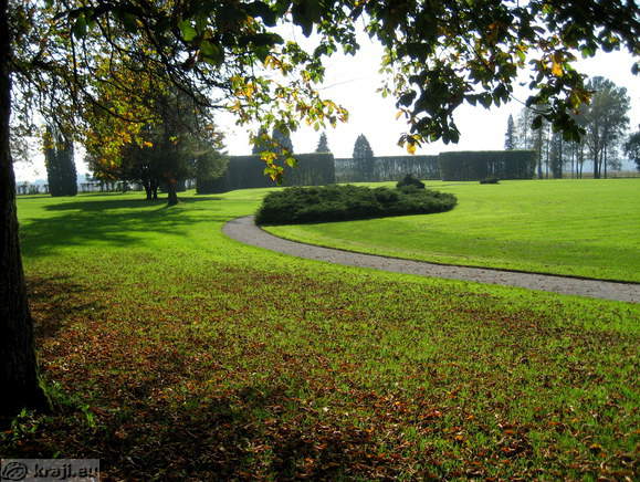 Walking paths around castle