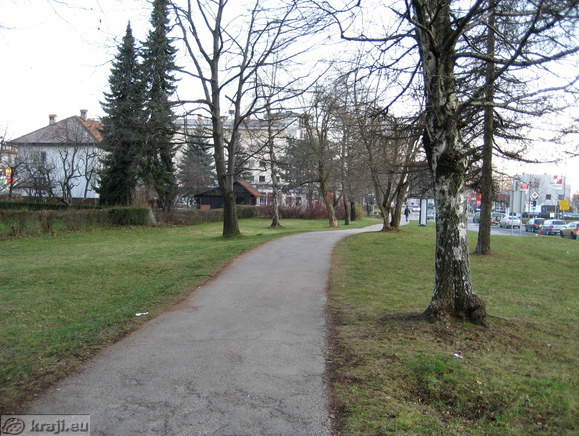 Zlato polje walking path