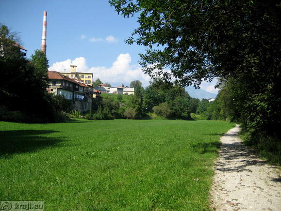 Travnik v kanjonu