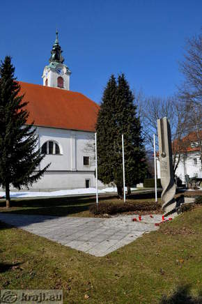 Spominski park pri cerkvi v Stražišču pri Kranju Spominski park pri cerkvi v Stražišču pri Kranju