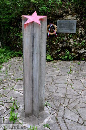 Spomenik in spominska plošča