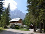 Aljazev dom v Vratih Berghütte - Aljažev dom v Vratih