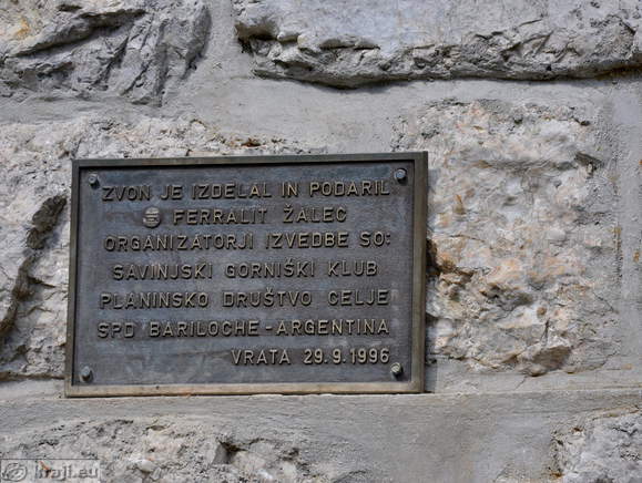 Spominska plošča - Zvon je izdelal in podaril Ferralit Žalec