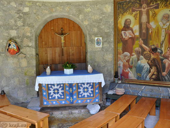 Aljaževa kapela sv. Cirila in Metoda - Notranjost