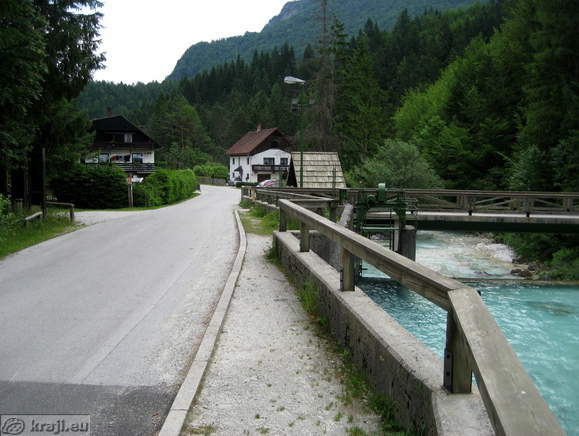 Footpath continues on the left bank