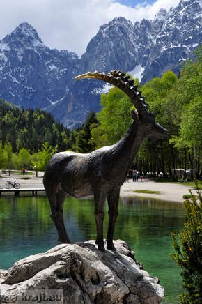 Bronasti kip kozoroga