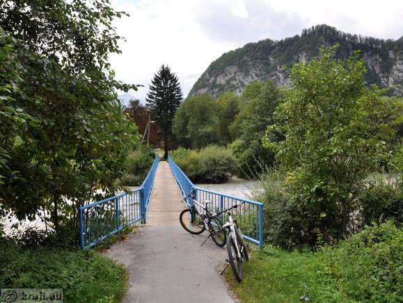 Brv čez Savo Dolinko pri Mojstrani ob kolesarski poti