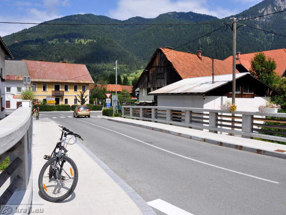 Cesta čez Bistrico v Mojstrani