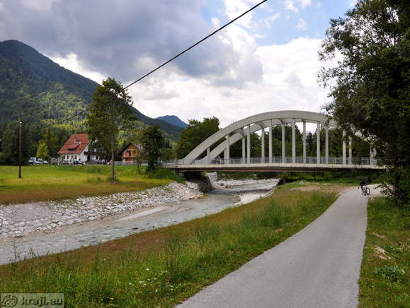 Most čez Savo Dolinko v Gozdu Martuljku