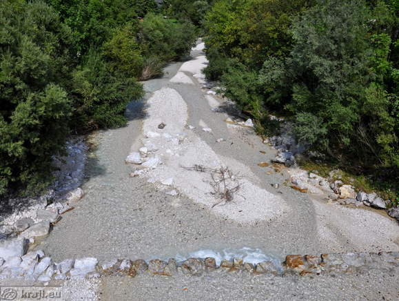 Potok Pišnica v smeri proti izlivu v reko Savo Dolinko