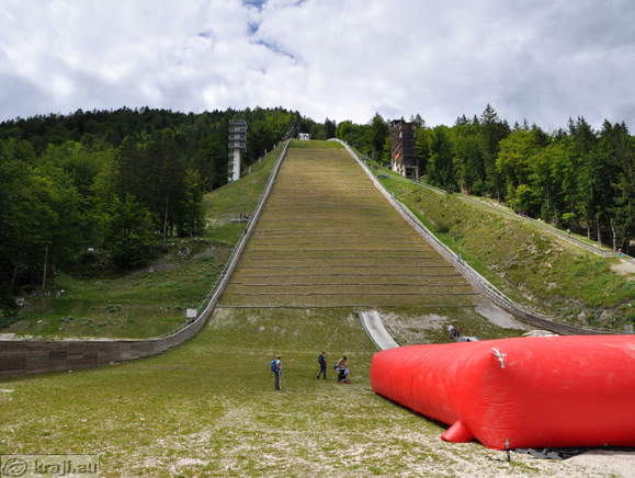 Landing slope with out-run