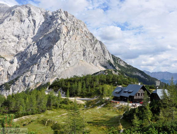Poštarski dom na Vršiču z okolico