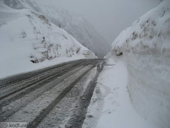 Vršič in snežni zameti