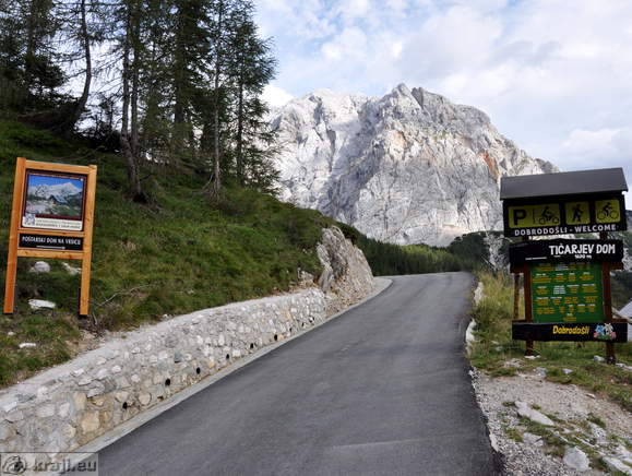 Pot proti razgledišču mimo Tičarjevega in Poštarskega doma