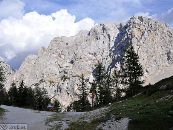 Pot mimo razgleda na Ajdovsko deklico