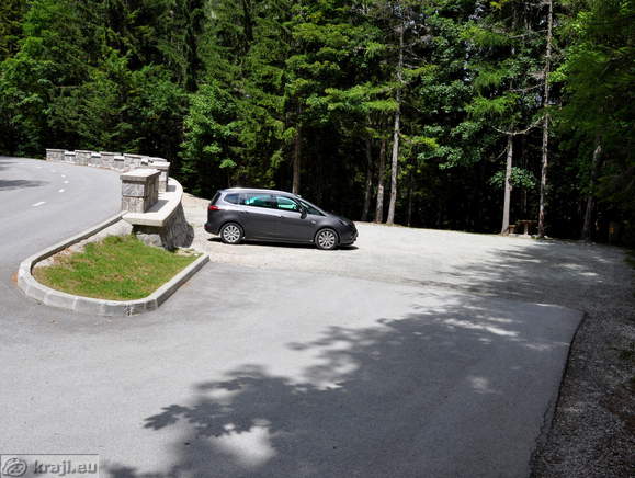 Parkirišče v bližini Ruske kapelice