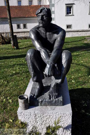 Kip - Jetnik (kipar Boris Kalin)