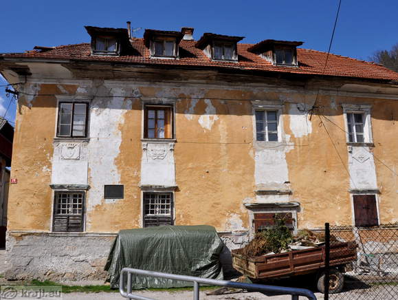 Kappusova graščina  s strani