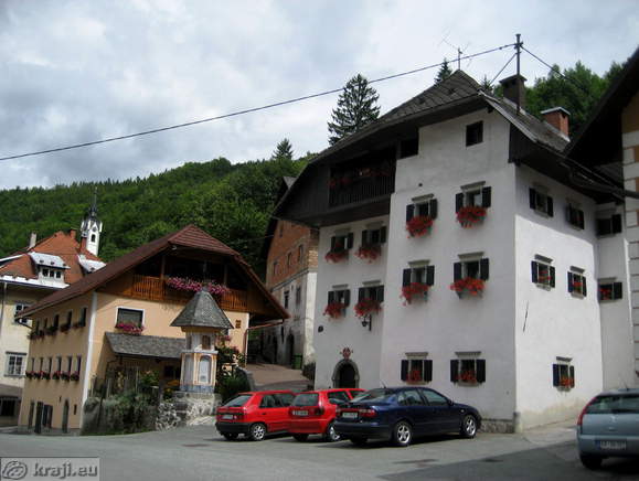 Jurman House and Florian Shrine on Plac