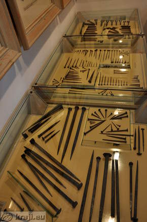 Zbirka žebljev v Kovaškem muzeju