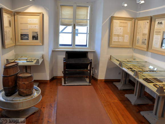 Zbirka žebljev - Ohranjenih je 94 vrst žebljev