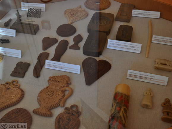 Pastry from honey and models for making