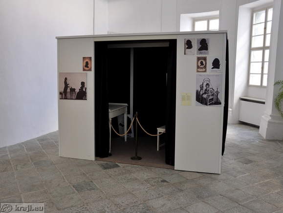 Portraying yourself in silhouette