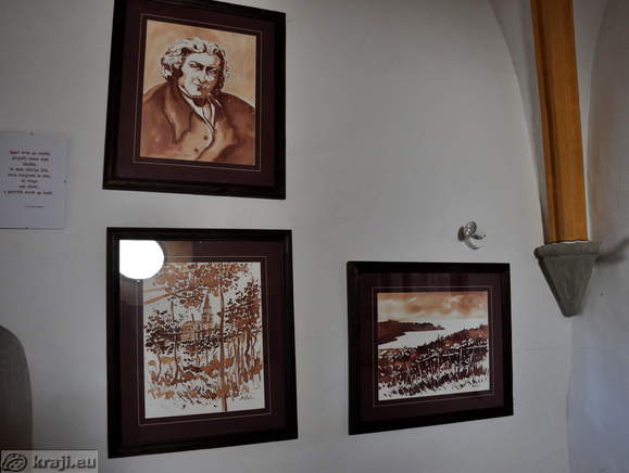 Paintings painted with red wine